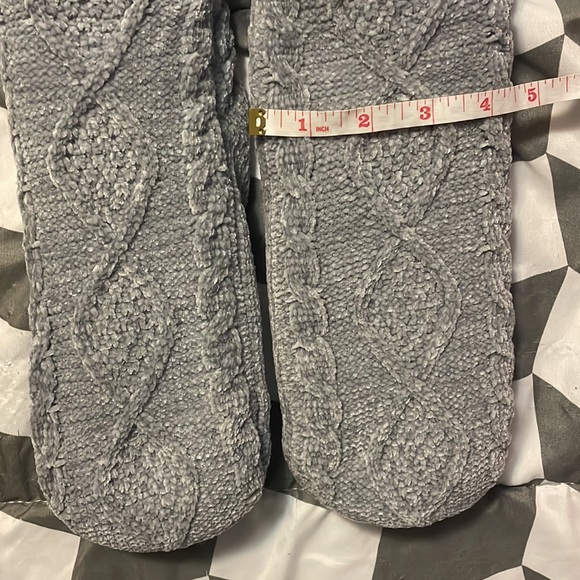 The Comfy Slipper Socks NWOT $35 - Picture 5 of 15